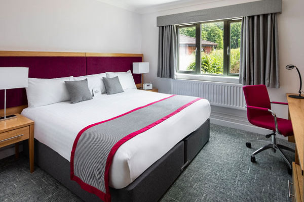 A clcikable image of a double bedroom in Radcliffe that links to the bedrooms page